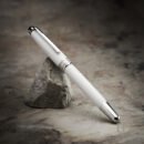Rollerball Montblanc Meisterstück Tribute to the Mont Blanc en laca blanca con emblema de cuarzo nieve