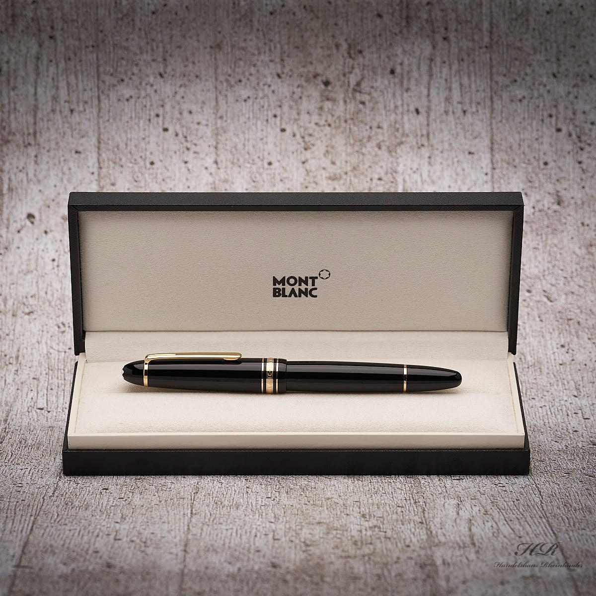 Rollerball Montblanc Meisterstück Le Grand 162 en resina negra con acabados chapados en oro