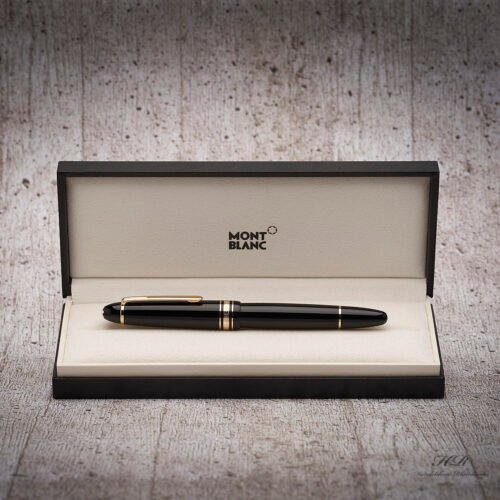 Pluma estilográfica Montblanc Meisterstück Le Grand 146 en resina negra con acabados chapados en oro