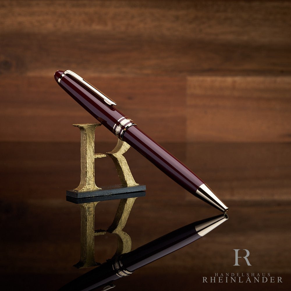 Bolígrafo Montblanc Meisterstück Classique en resina burdeos con acabados chapados en oro