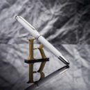 Rollerball Montblanc Meisterstück Classique en resina blanca con acabados chapados en platino