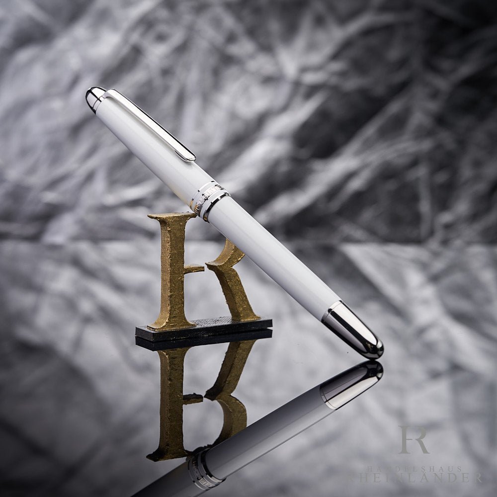 Rollerball Montblanc Meisterstück Classique en resina blanca con acabados chapados en platino